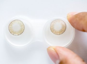 Why Your Contact Lenses Feel Uncomfortable (And How to Fix It)